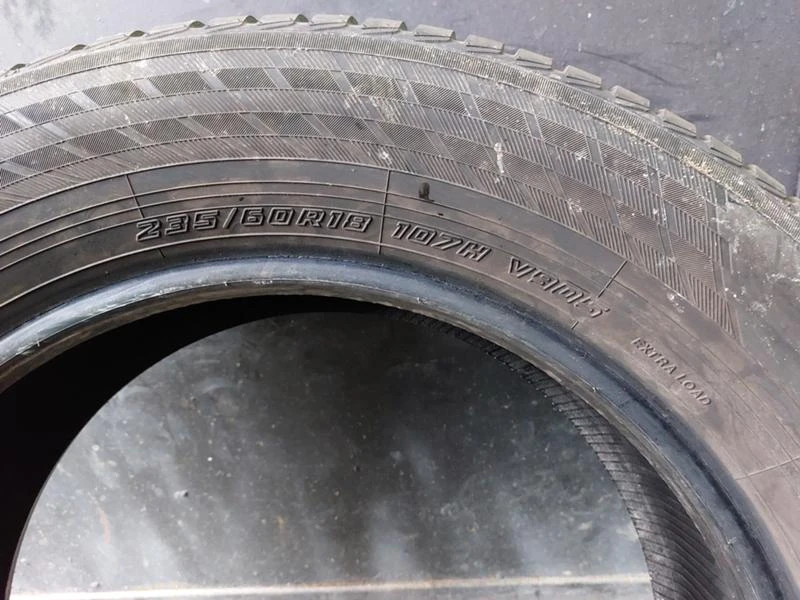 Гуми Зимни 235/60R18, снимка 4 - Гуми и джанти - 35981369