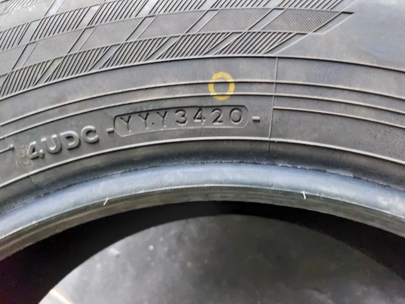 Гуми Зимни 235/60R18, снимка 5 - Гуми и джанти - 35981369