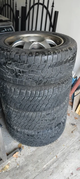        275/55R20