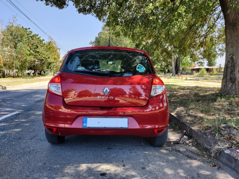 Renault Clio 1.6 16V / АВТОМАТИК, снимка 5 - Автомобили и джипове - 47169144