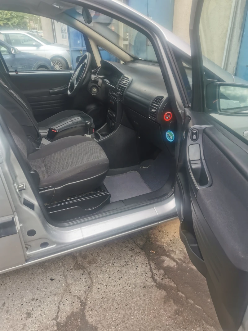 Opel Zafira, снимка 13 - Автомобили и джипове - 52637821