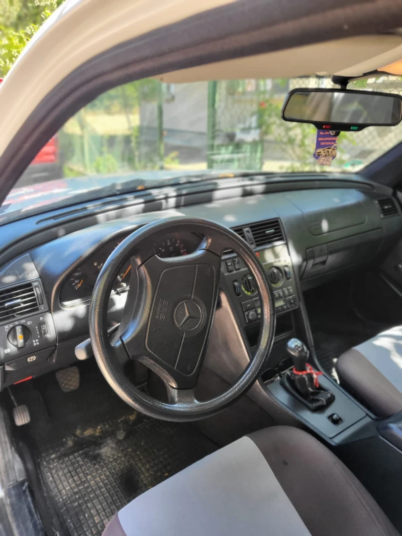 Mercedes-Benz C 220, снимка 8 - Автомобили и джипове - 51537720