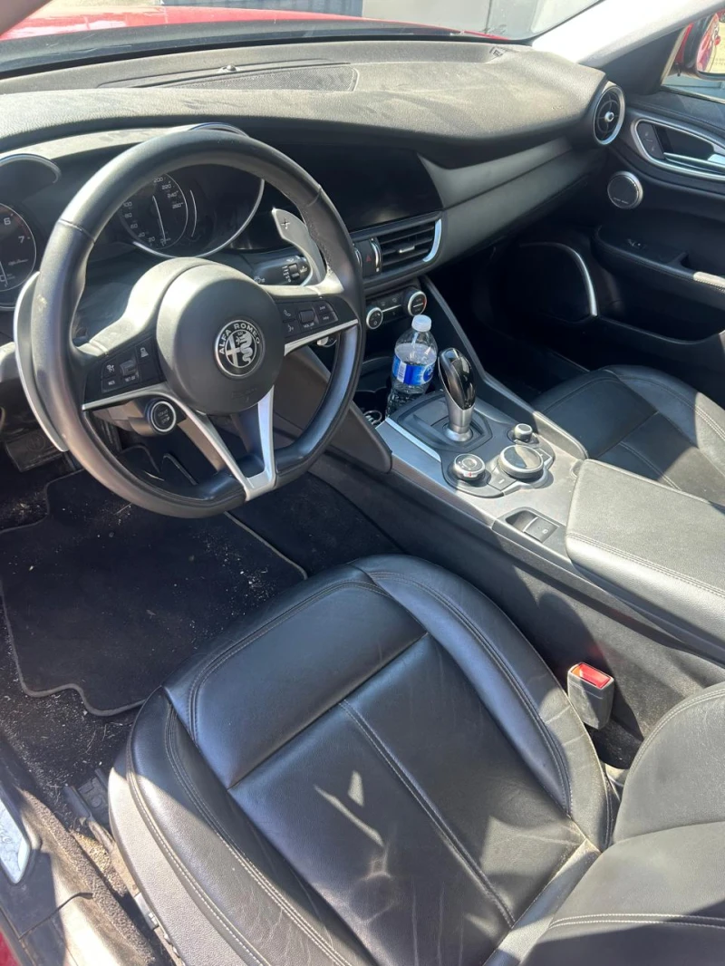 Alfa Romeo Giulia Ti Q4* AWD* Distronic* Keyless* Подгрев* Пано* , снимка 7 - Автомобили и джипове - 52317566