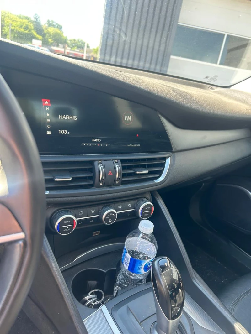 Alfa Romeo Giulia Ti Q4* AWD* Distronic* Keyless* Подгрев* Пано* , снимка 8 - Автомобили и джипове - 52317566