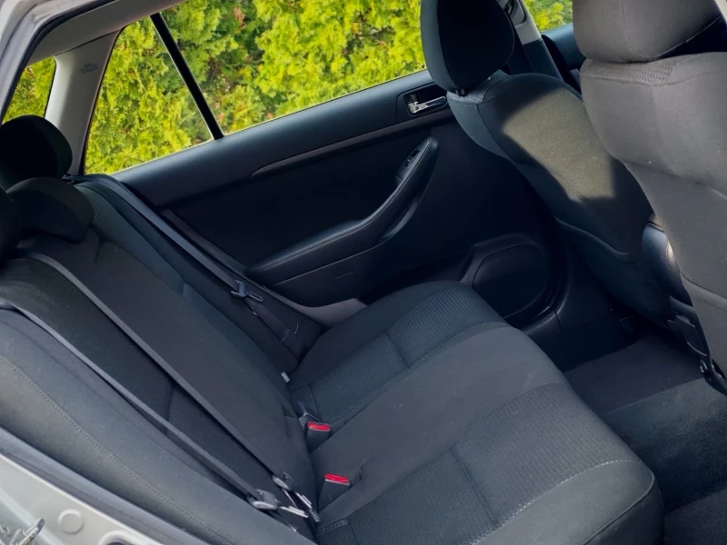 Toyota Avensis, снимка 12 - Автомобили и джипове - 52814274