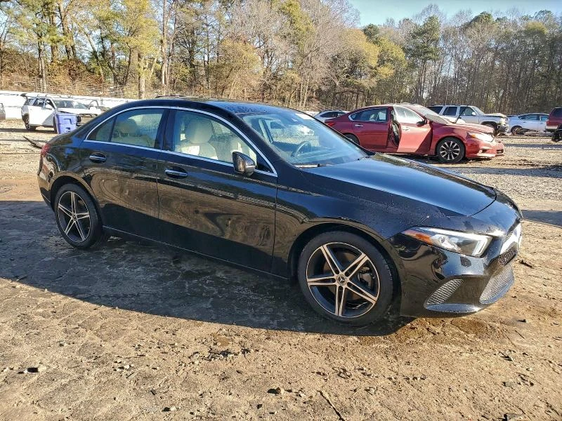 Mercedes-Benz A 220 2.0L 4 All wheel drive, снимка 9 - Автомобили и джипове - 53646483