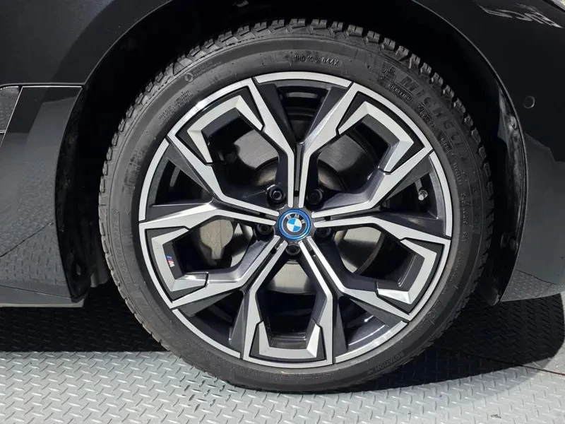 BMW i4, снимка 5 - Автомобили и джипове - 54736926
