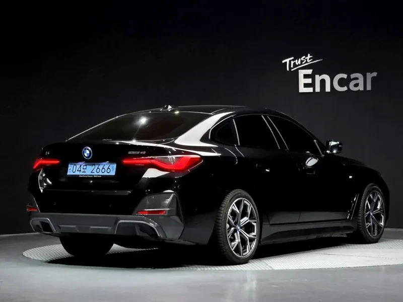 BMW i4, снимка 2 - Автомобили и джипове - 54736926