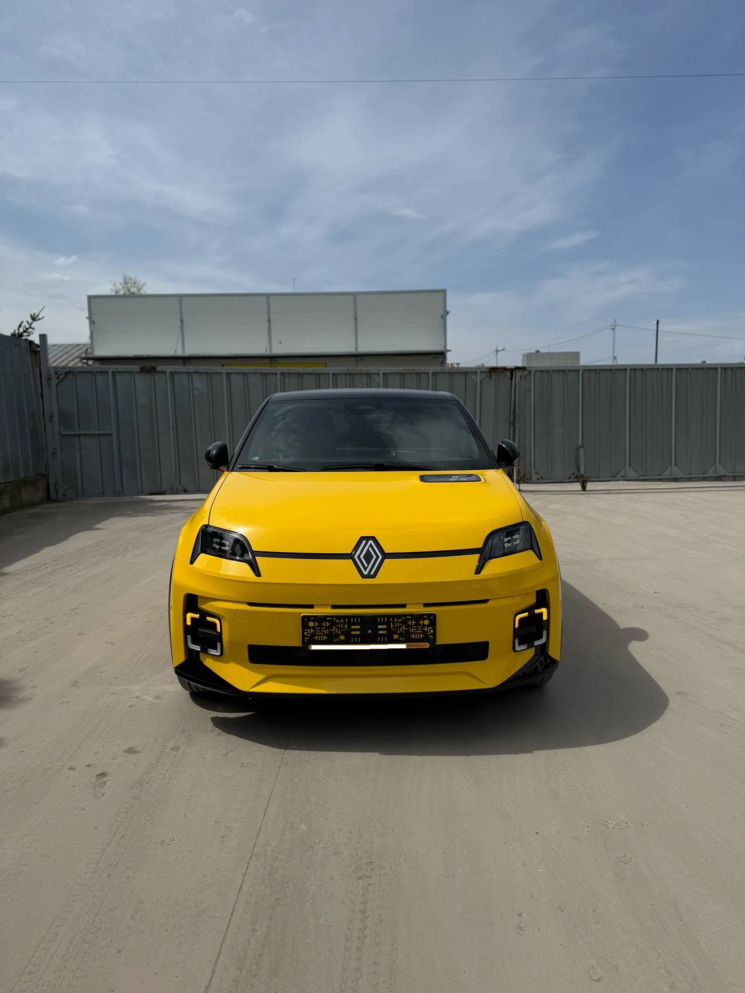 Renault 5 E-Tech // ЛИЗИНГ | Mobile.bg — изображение 1