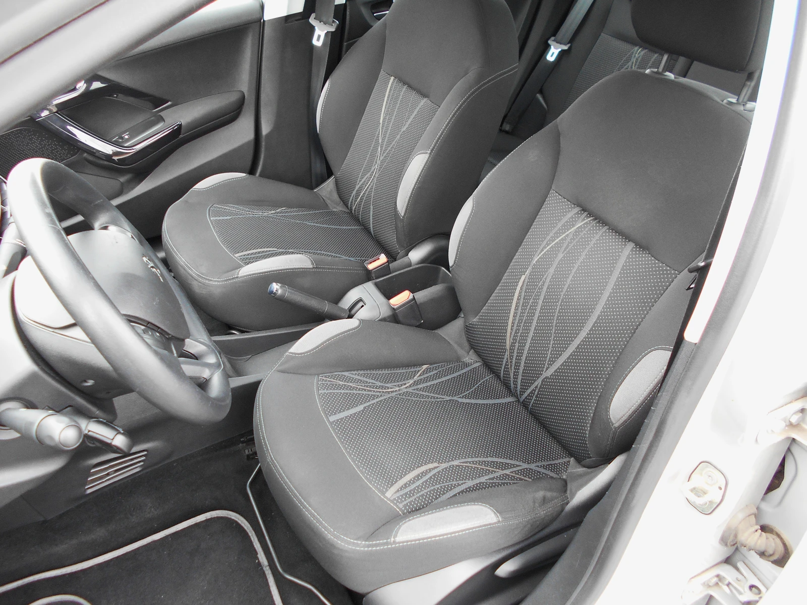 Peugeot 208 1.4 VTi *   * 129 000  | Mobile.bg   11