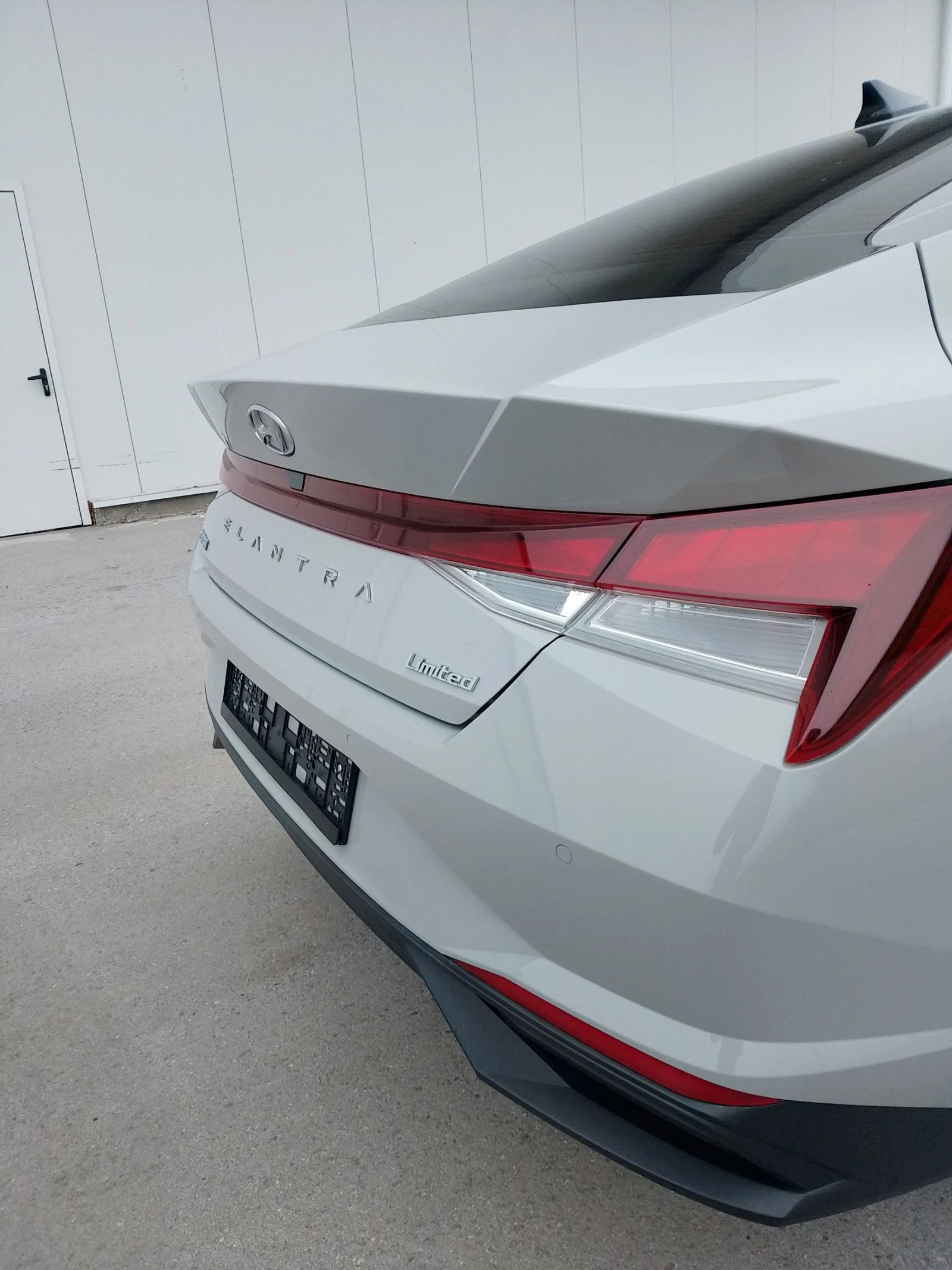 Hyundai Elantra 1.6 Limited  - изображение 8