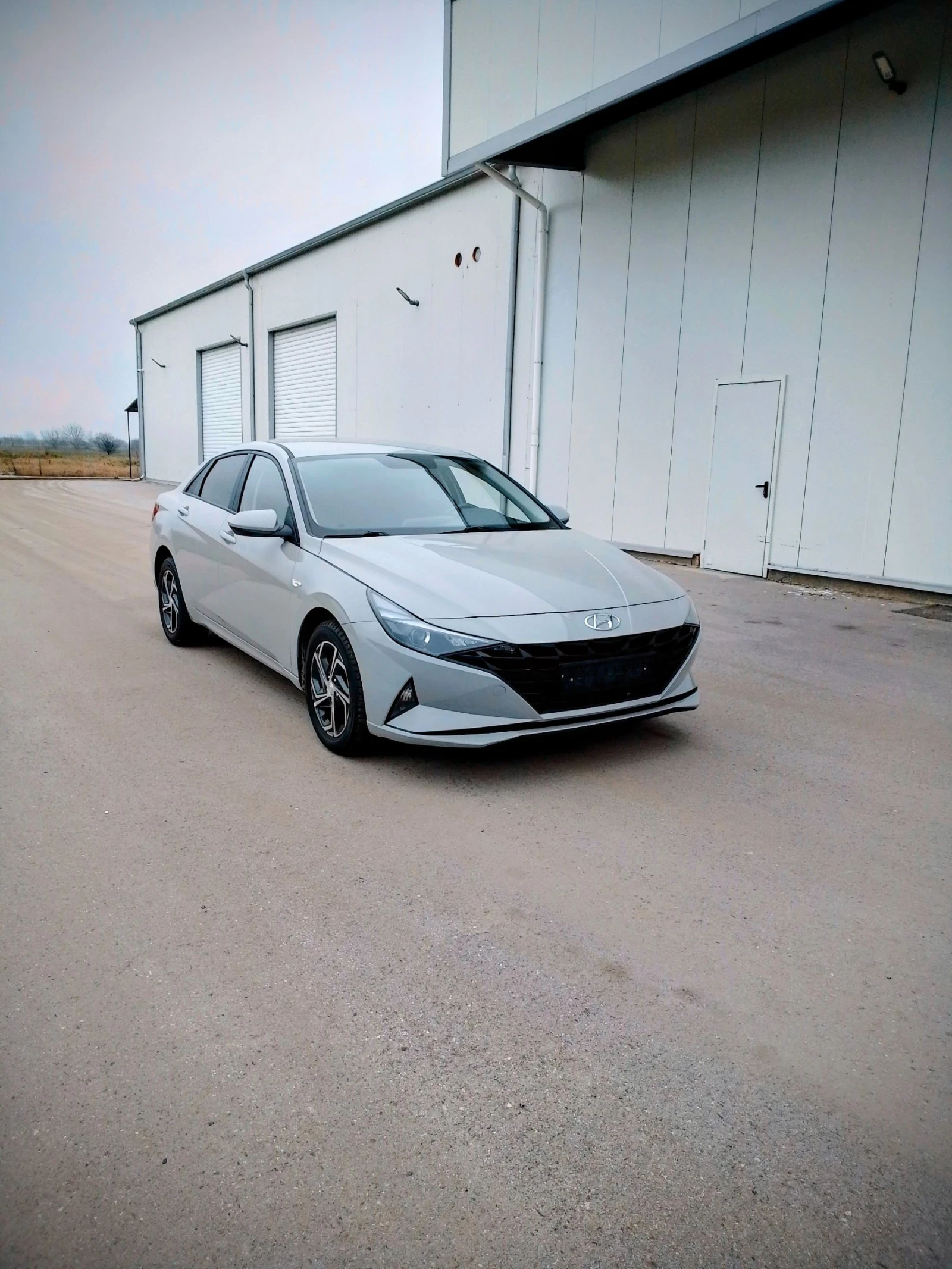 Hyundai Elantra 1.6 Limited  - изображение 4