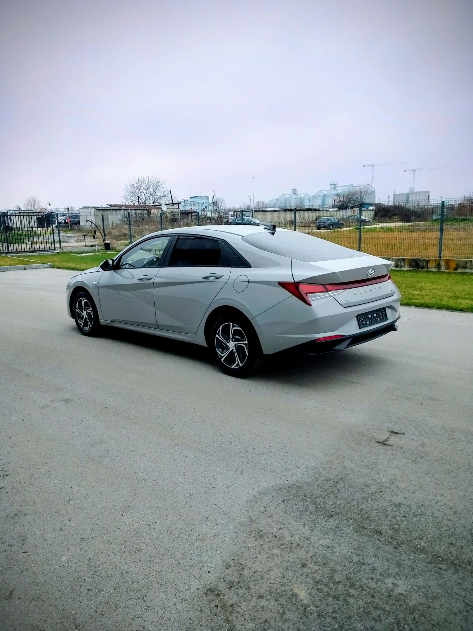 Hyundai Elantra 1.6 Limited  - изображение 6