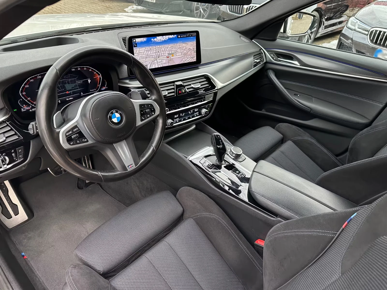 BMW 530 d/M-SPORT/286HP/CAM/HUD/LASER/NAVI/ACC/CPLAY/785g - изображение 8