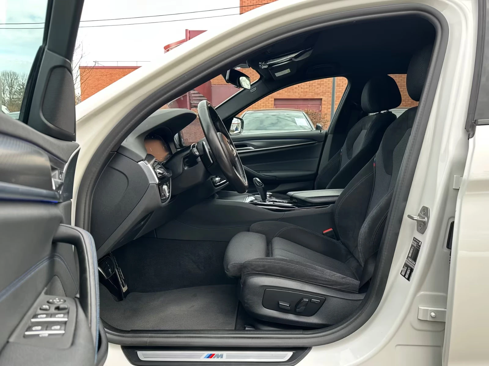 BMW 530 d/M-SPORT/286HP/CAM/HUD/LASER/NAVI/ACC/CPLAY/785g - изображение 7