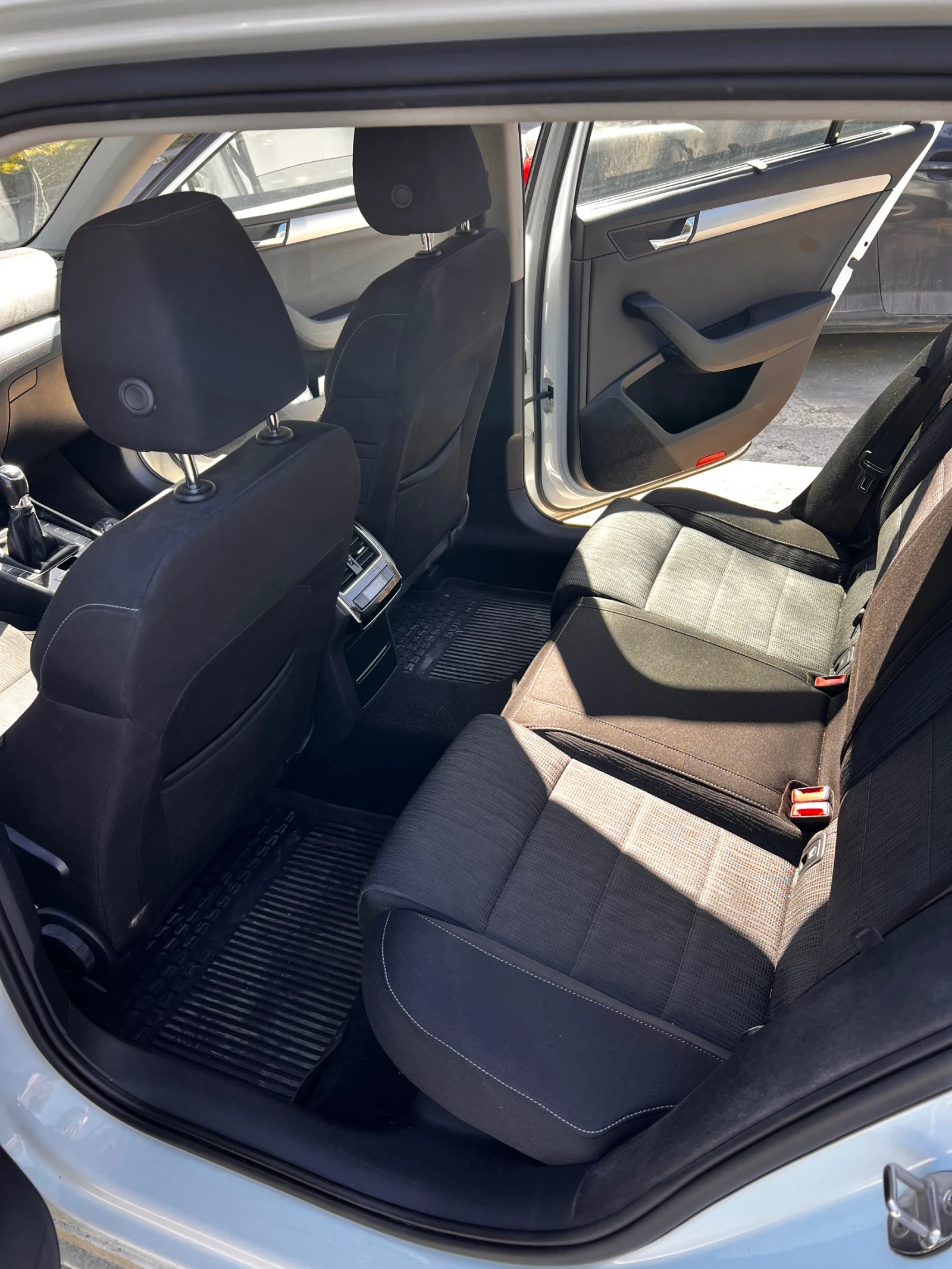 Skoda Superb, снимка 6 - Автомобили и джипове - 53727781