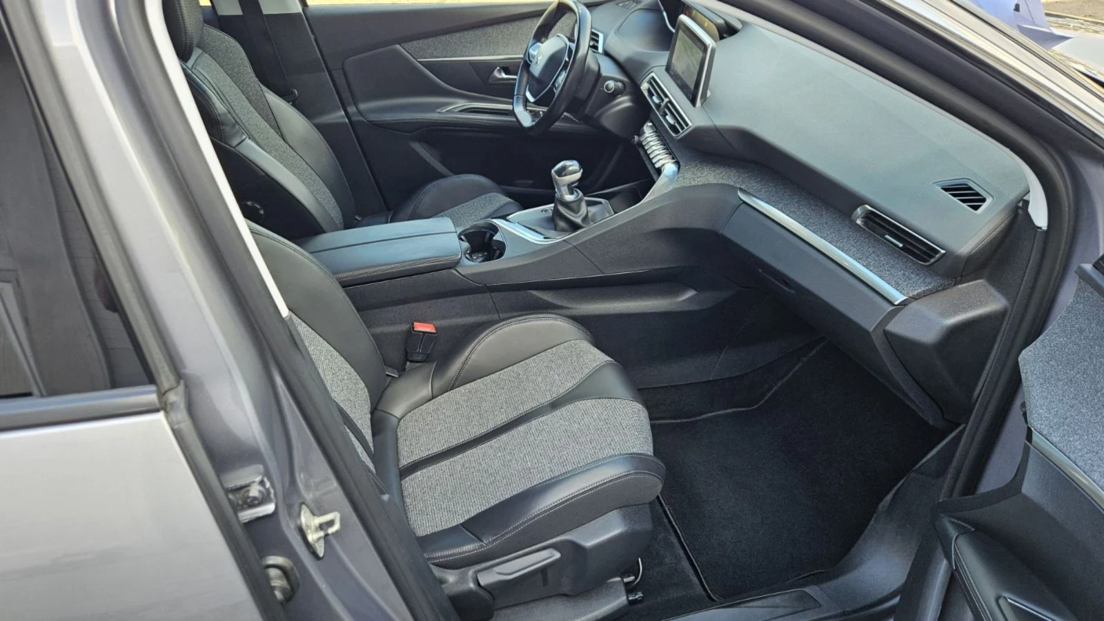 Peugeot 3008 Allure , снимка 8 - Автомобили и джипове - 53734396