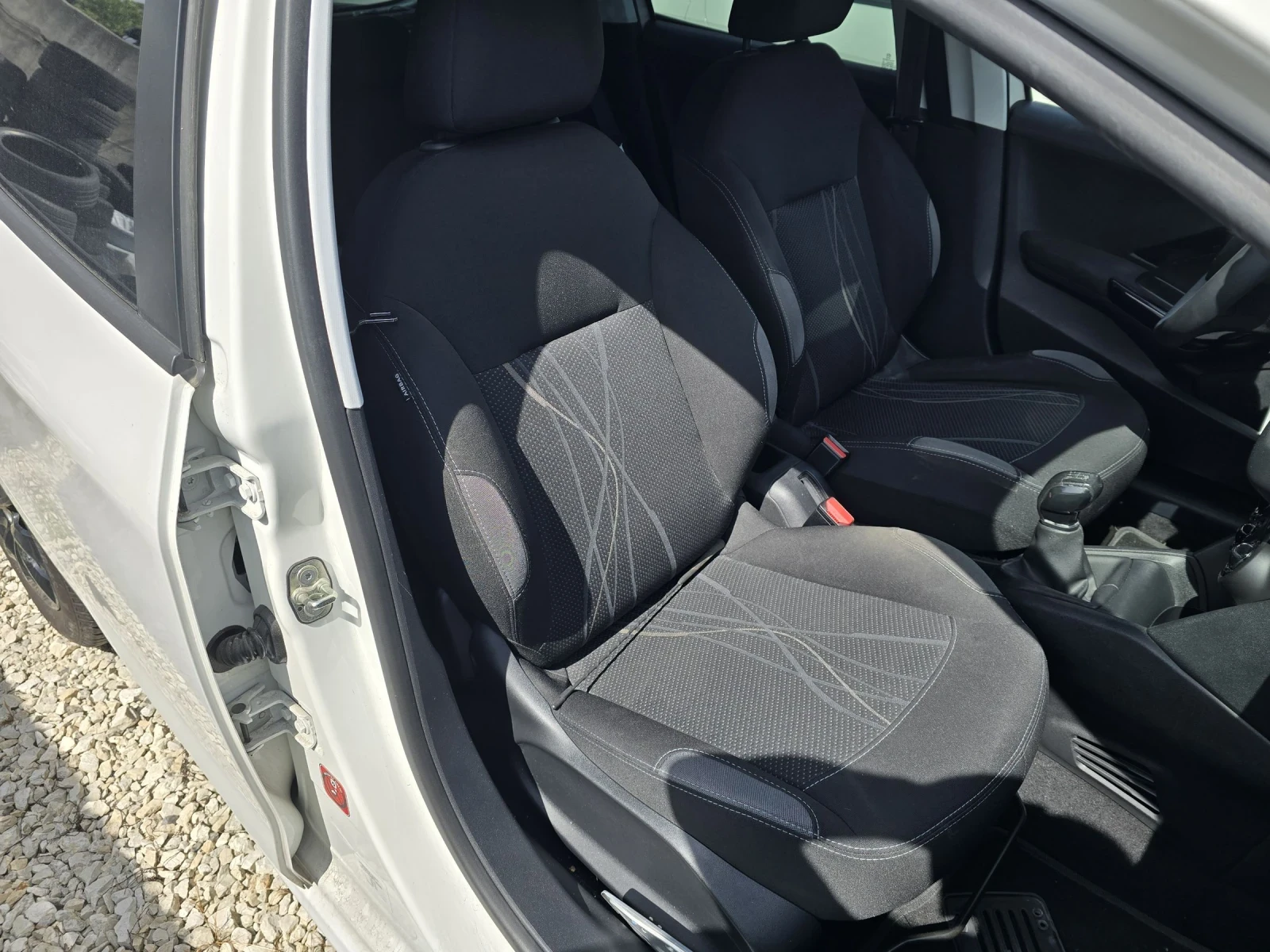 Peugeot 208 1.0i 68к.с ПРОБЛЕМ В МОТОРА, снимка 11 - Автомобили и джипове - 54608776
