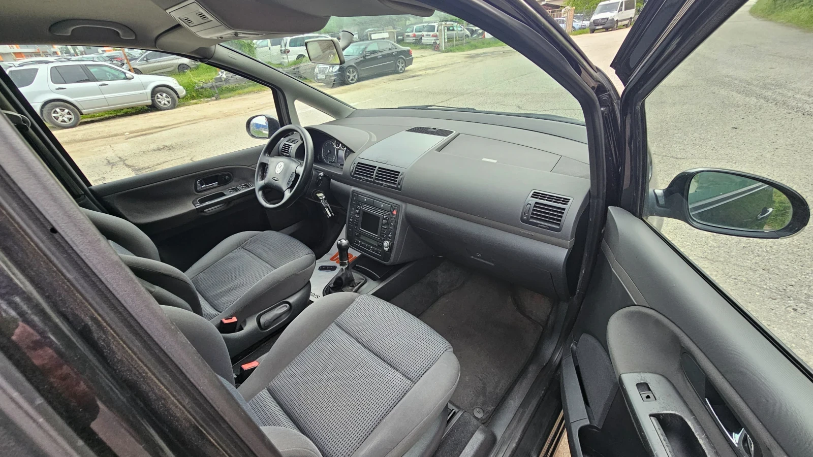 VW Sharan 1, 9Tdi-131к.с Business, снимка 13 - Автомобили и джипове - 54681502