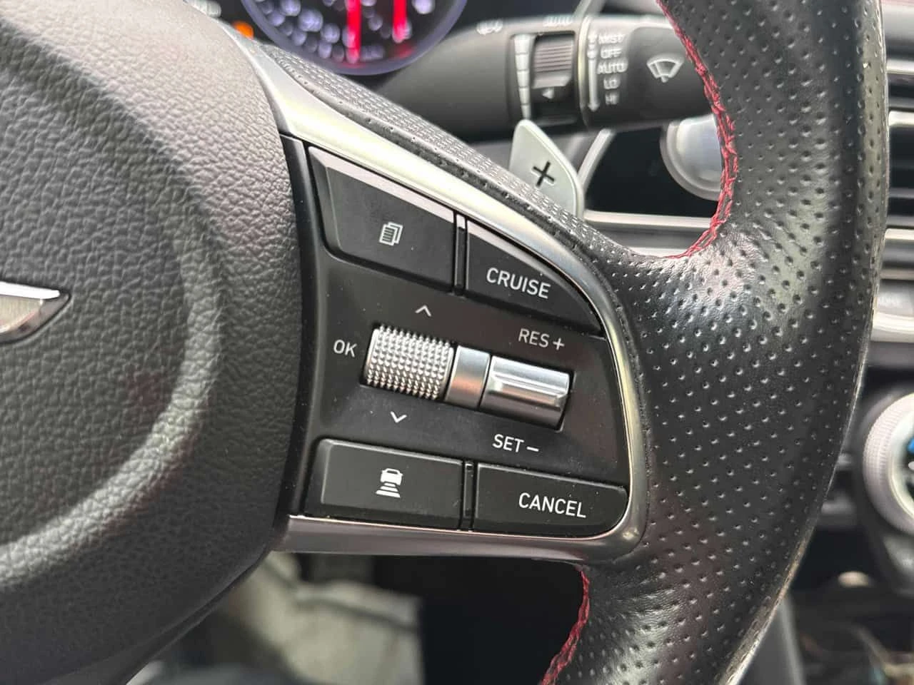 Genesis G70 * 3.3T Sport * 360 * ДИСТРОНИК * ОБДУХВАНЕ, снимка 11 - Автомобили и джипове - 54720242