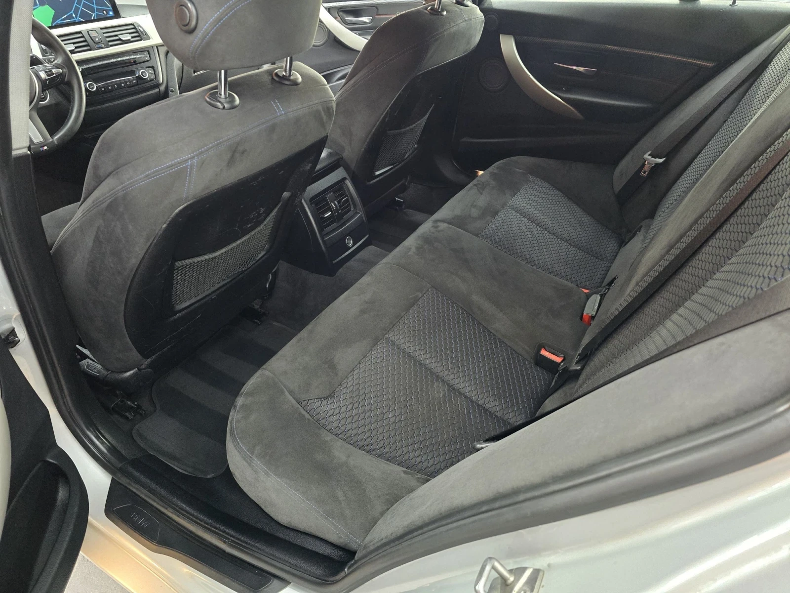 BMW 320 BMW/F31/320D/M-Paket/184HP, снимка 9 - Автомобили и джипове - 54726233
