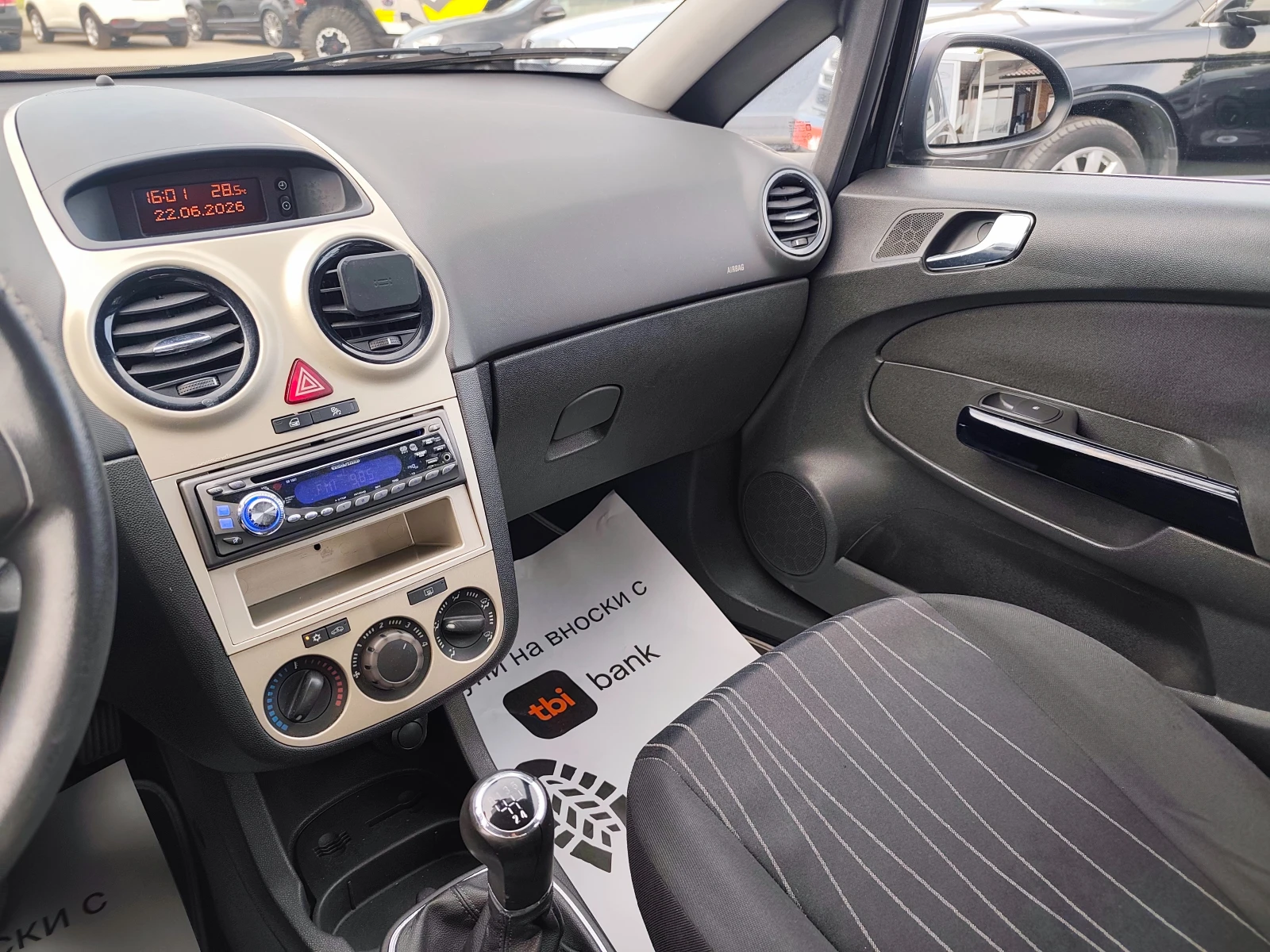 Opel Corsa 1.2i 79000км., снимка 14 - Автомобили и джипове - 55005713