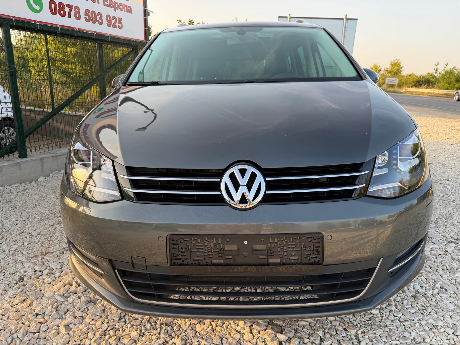 VW Sharan 2.0TDi/140p.s-Business/HighLine-DSG-FULL/6местен!!, снимка 5 - Автомобили и джипове - 55891435