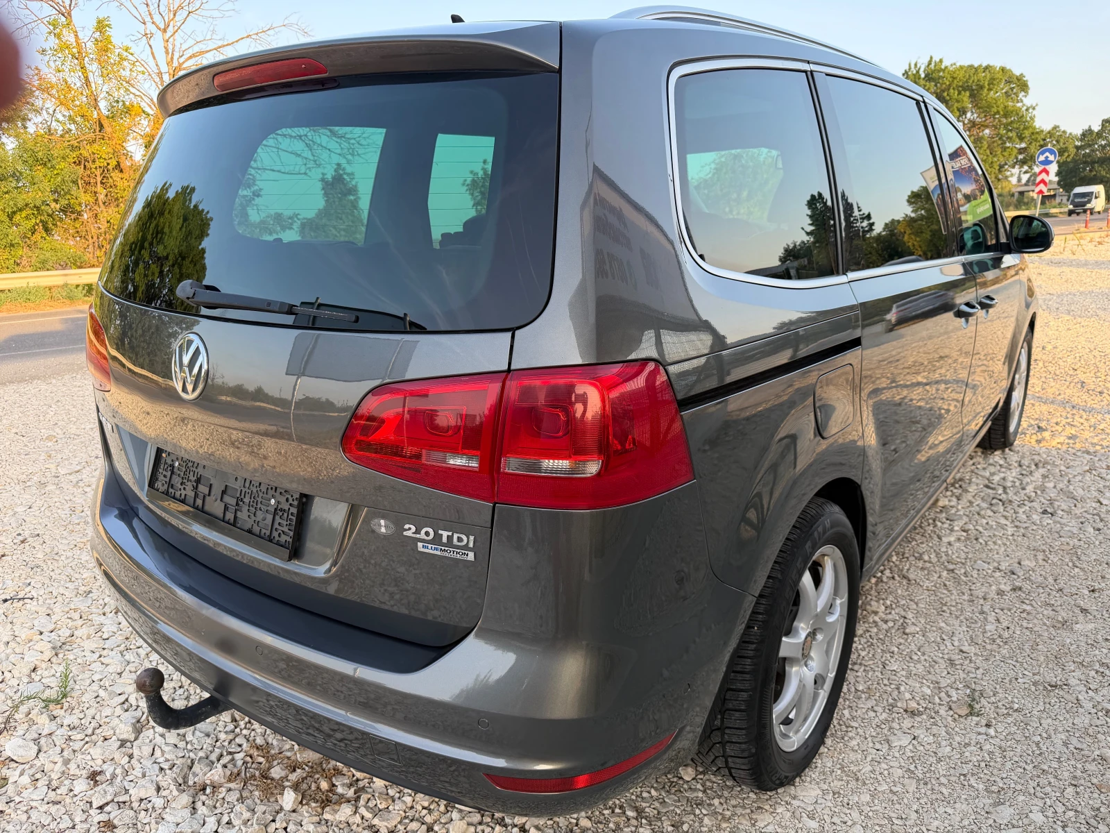VW Sharan 2.0TDi/140p.s-Business/HighLine-DSG-FULL/6местен!!, снимка 3 - Автомобили и джипове - 55891435