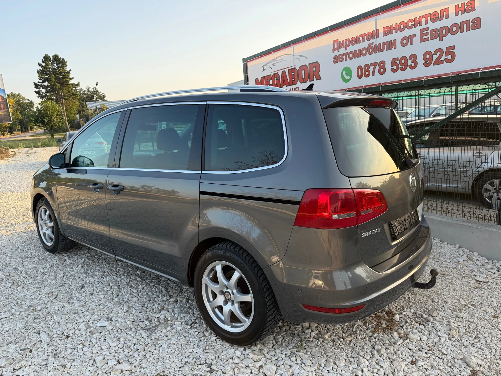 VW Sharan 2.0TDi/140p.s-Business/HighLine-DSG-FULL/6местен!!, снимка 4 - Автомобили и джипове - 55891435