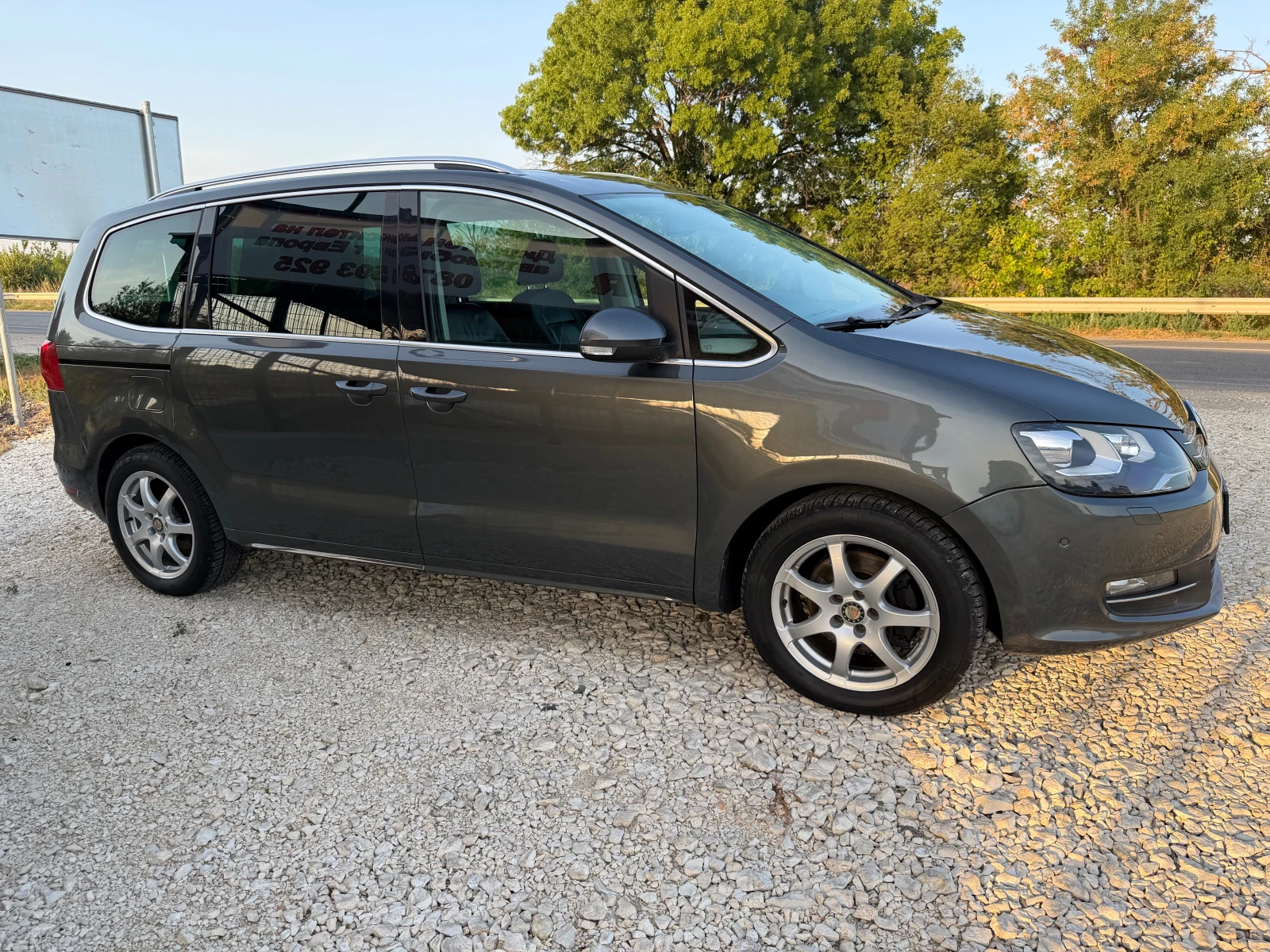 VW Sharan 2.0TDi/140p.s-Business/HighLine-DSG-FULL/6местен!!, снимка 8 - Автомобили и джипове - 55891435