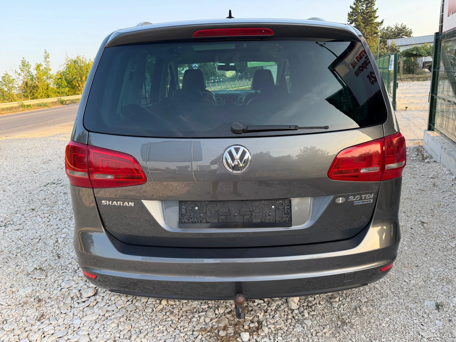 VW Sharan 2.0TDi/140p.s-Business/HighLine-DSG-FULL/6местен!!, снимка 6 - Автомобили и джипове - 55891435
