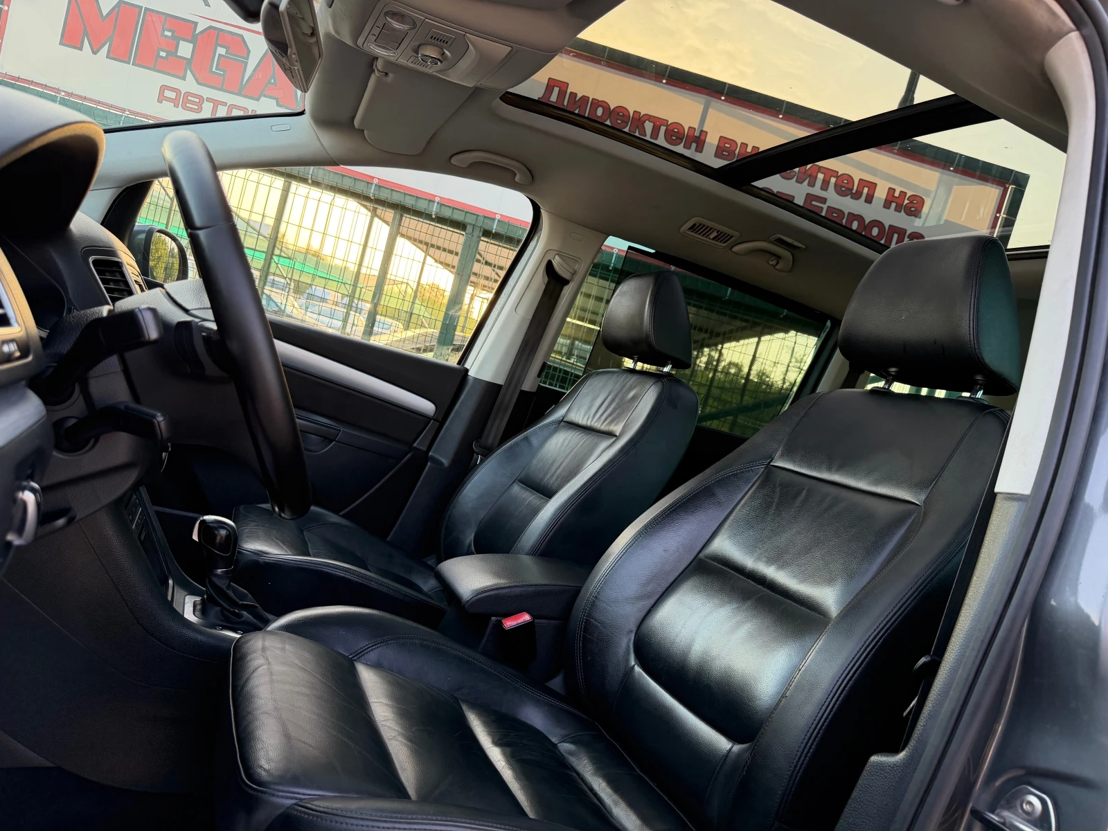 VW Sharan 2.0TDi/140p.s-Business/HighLine-DSG-FULL/6местен!!, снимка 10 - Автомобили и джипове - 55891435