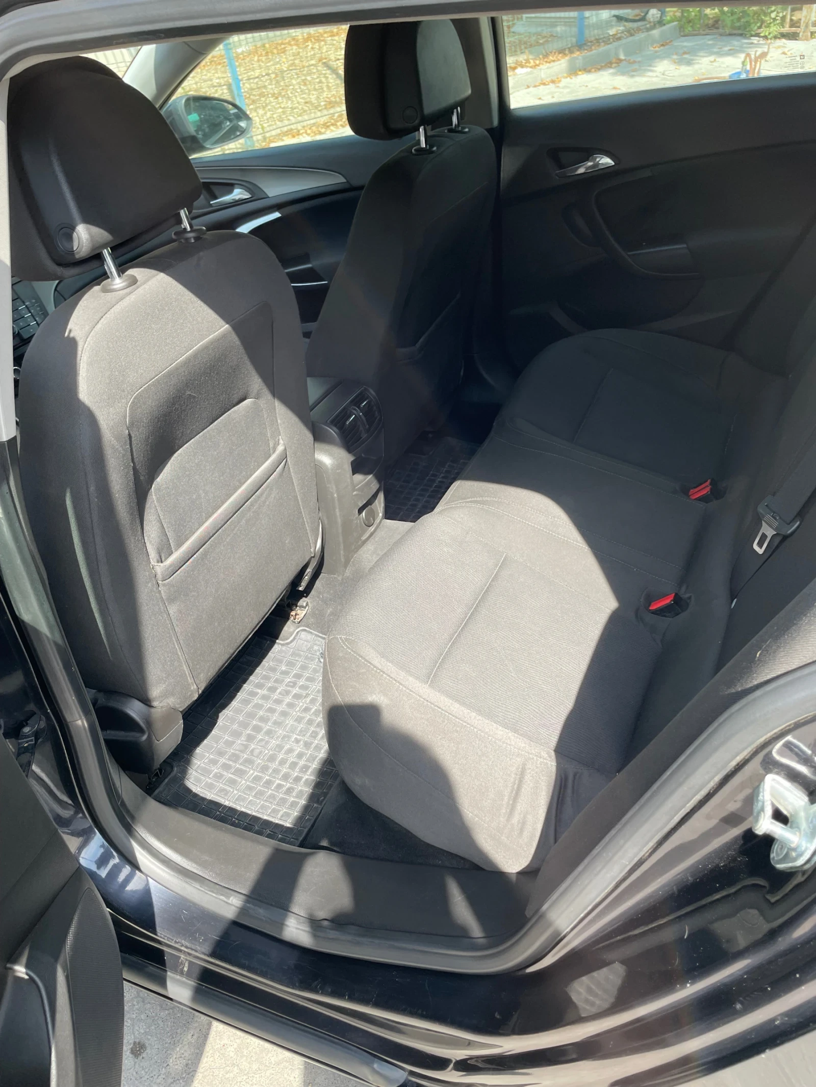Opel Insignia Sports tourer, снимка 8 - Автомобили и джипове - 56096768
