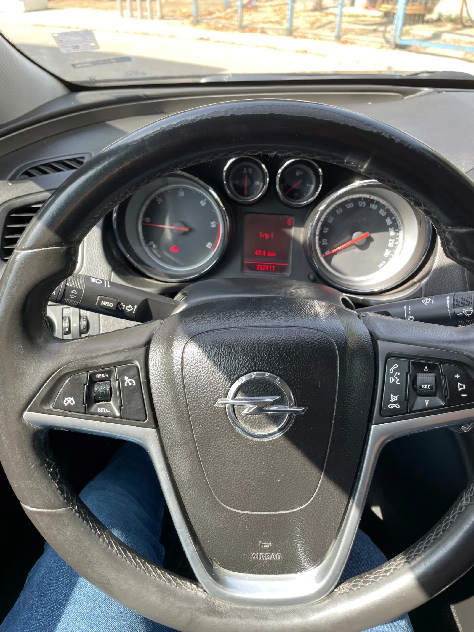 Opel Insignia Sports tourer, снимка 6 - Автомобили и джипове - 56096768