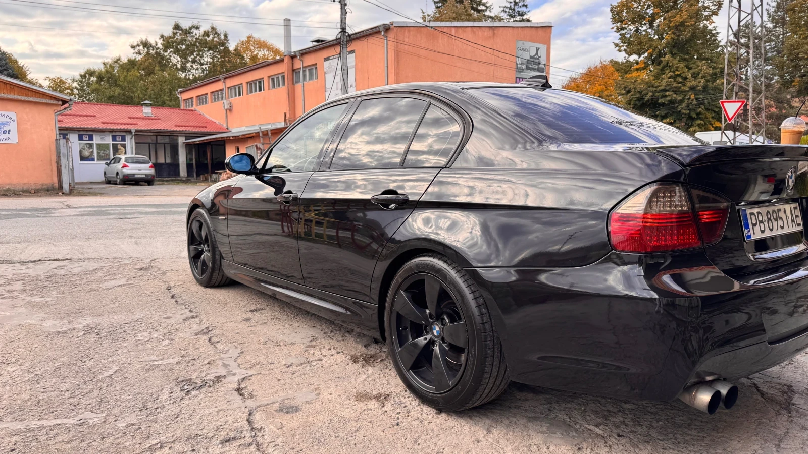 BMW 320 Фабричен М-пакет | Shadow Line | , снимка 2 - Автомобили и джипове - 56432623