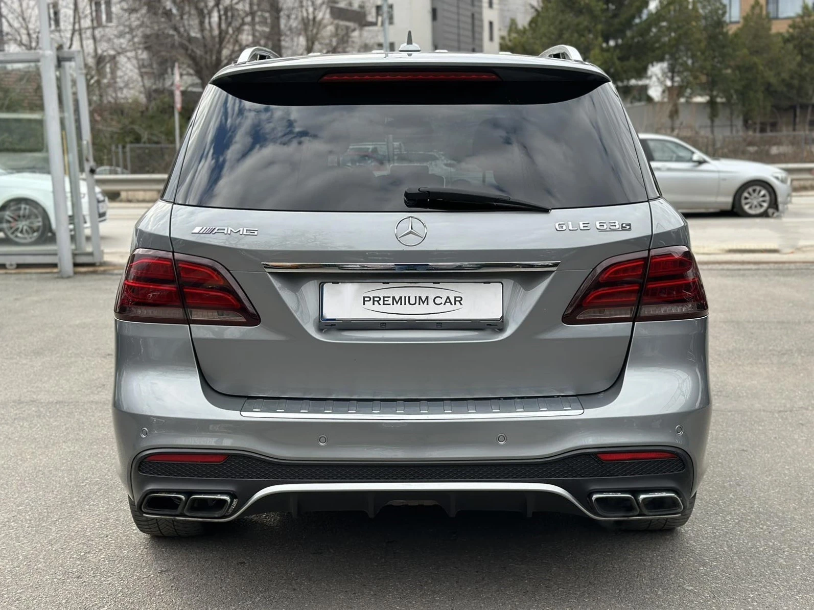 Mercedes-Benz GLE 63 AMG SUV - изображение 8