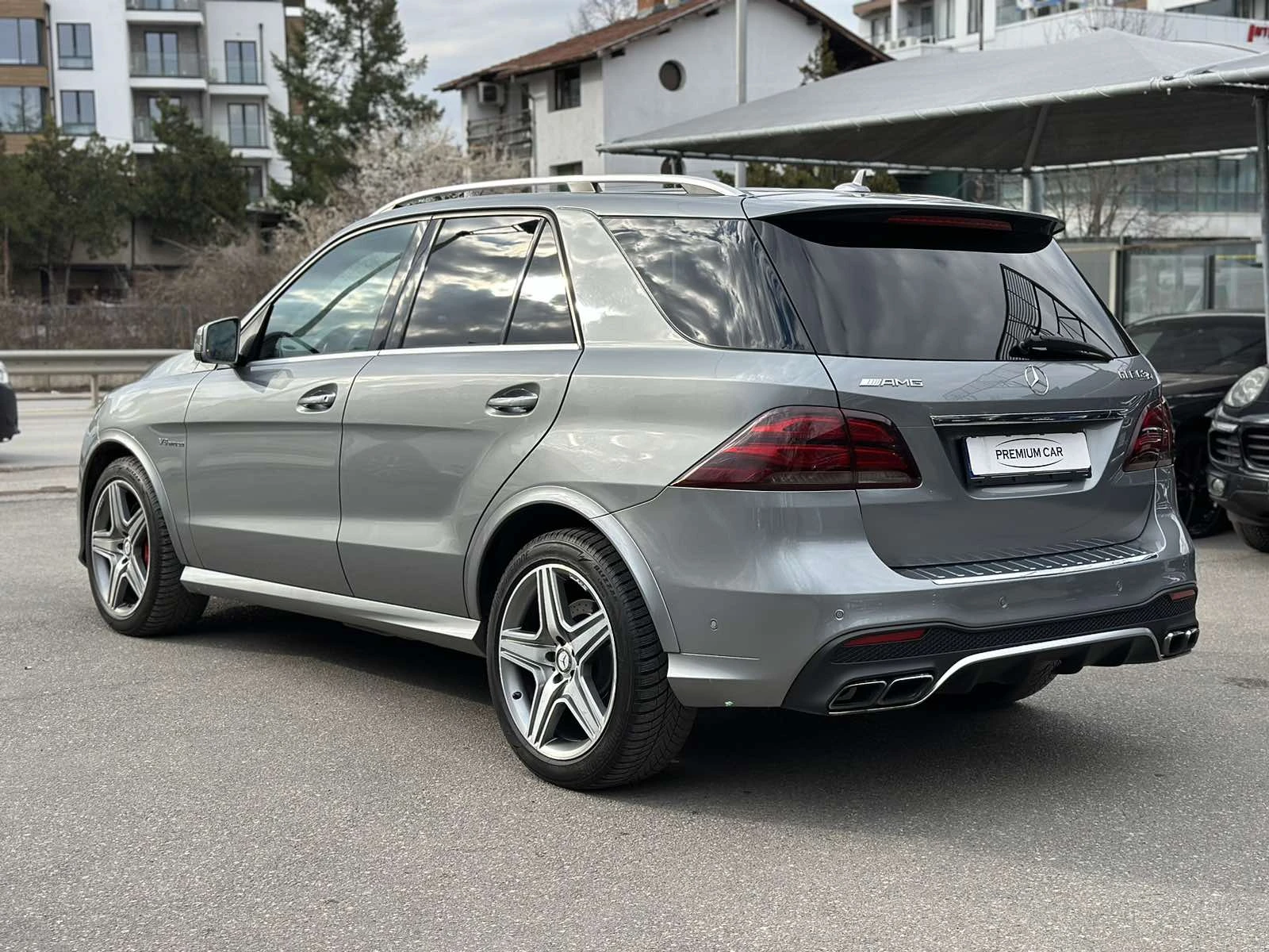 Mercedes-Benz GLE 63 AMG SUV - изображение 3