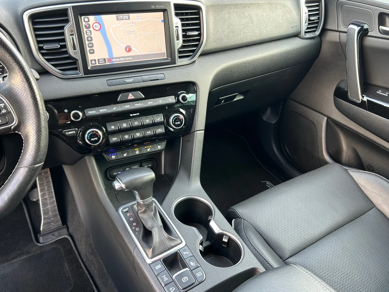 Kia Sportage GT LINE, снимка 8 - Автомобили и джипове - 54214769