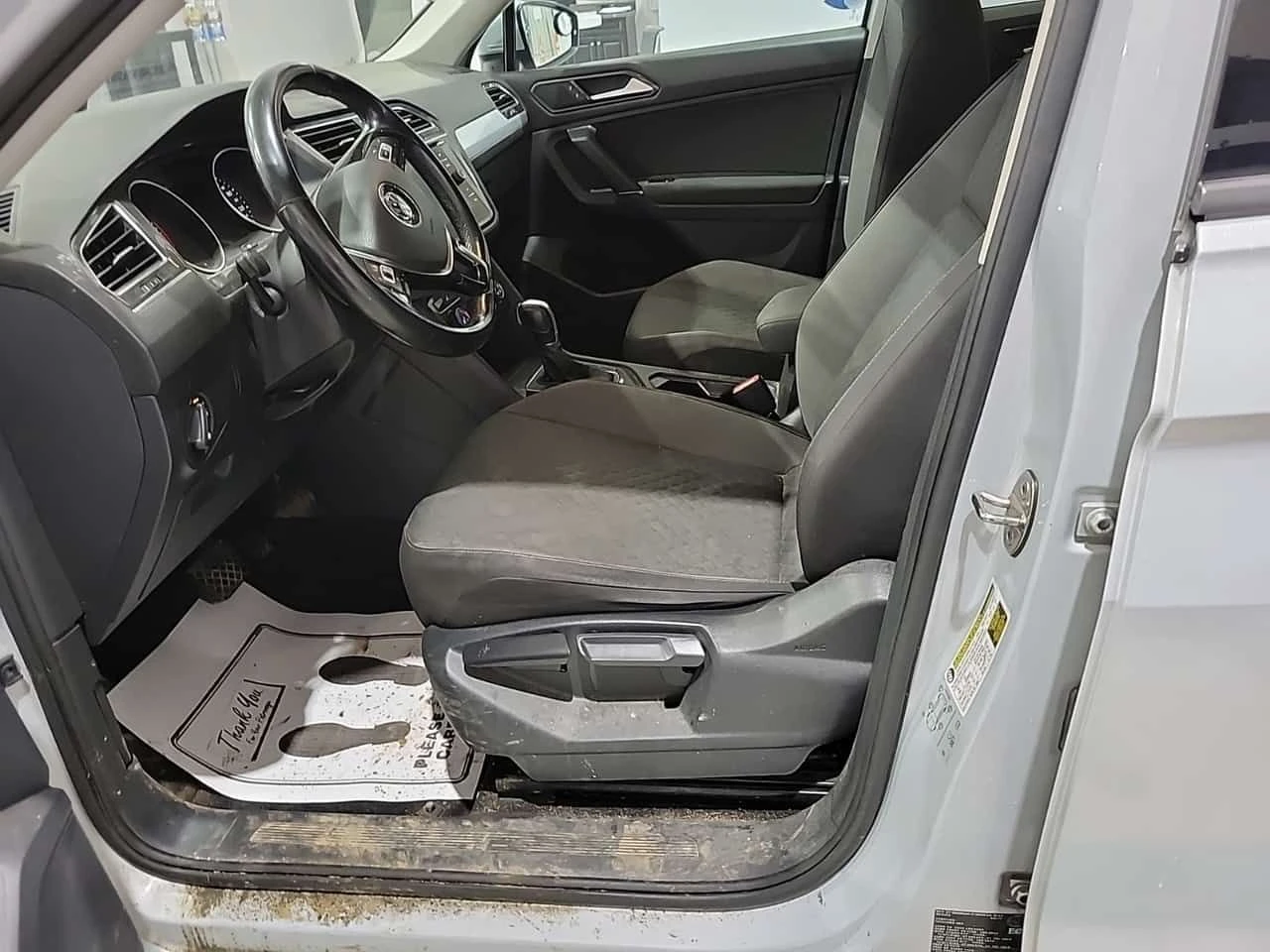 VW Tiguan * TRENDLINE * CARFAX * БЕЗ ИНЦИДЕНТИ * , снимка 8 - Автомобили и джипове - 54408659