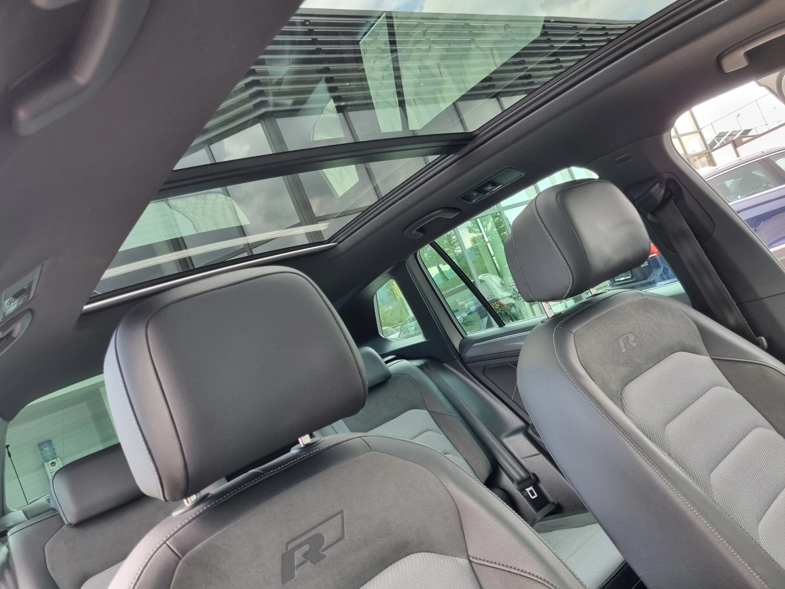 VW Tiguan R-LINE= 190ps= 4 MOTION= 146.000км/ОБСЛУЖЕН ТОТАЛН, снимка 11 - Автомобили и джипове - 54741306