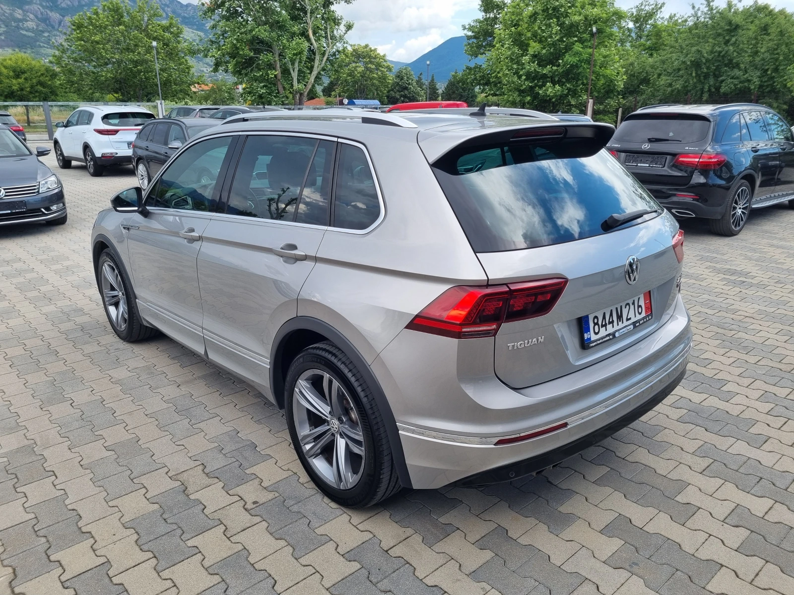 VW Tiguan R-LINE= 190ps= 4 MOTION= 146.000км/ОБСЛУЖЕН ТОТАЛН, снимка 4 - Автомобили и джипове - 54741306
