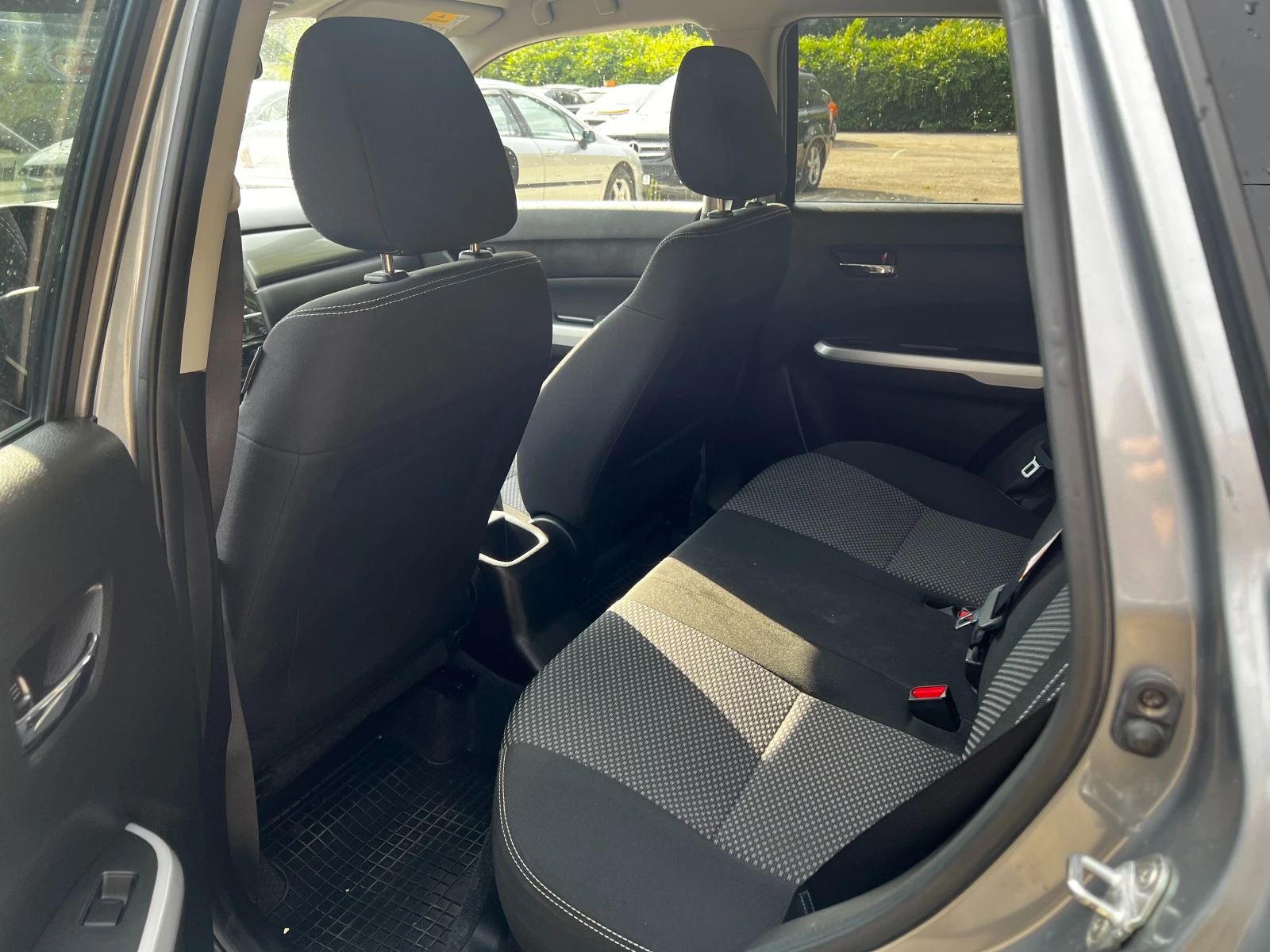 Suzuki Vitara 1.6i 120kc 4x4, снимка 13 - Автомобили и джипове - 55796760