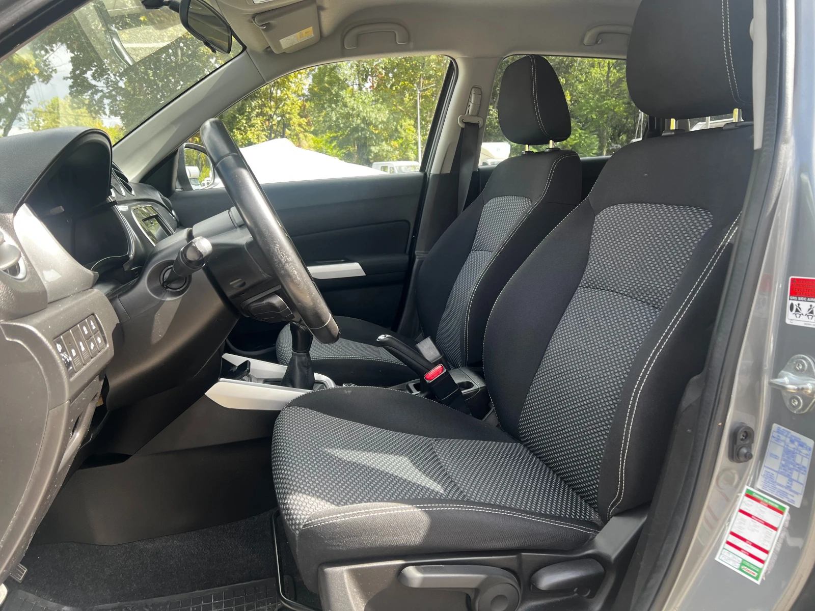 Suzuki Vitara 1.6i 120kc 4x4, снимка 11 - Автомобили и джипове - 55796760