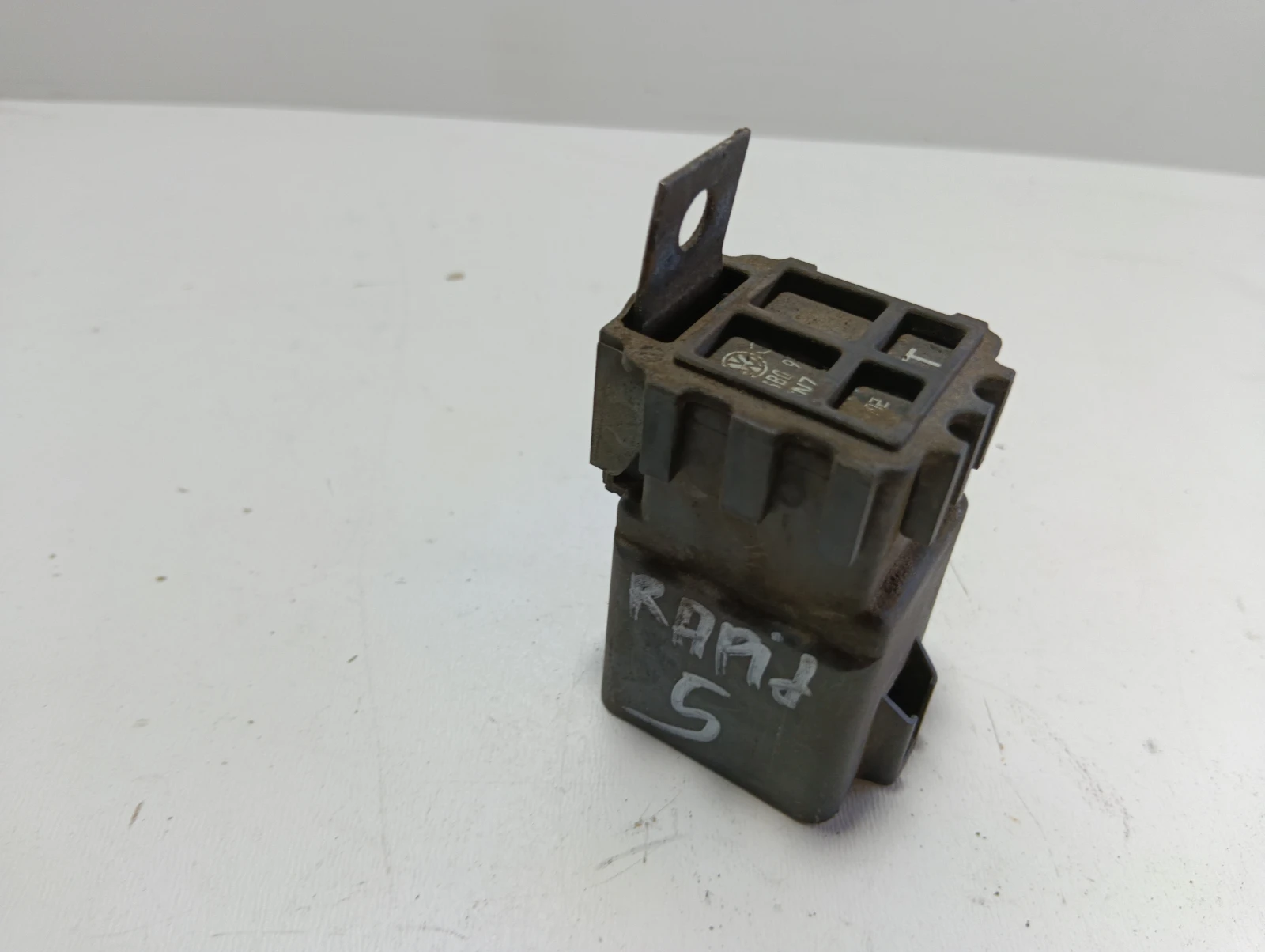 модул реле 3B0951253 1.2 Skoda Rapid