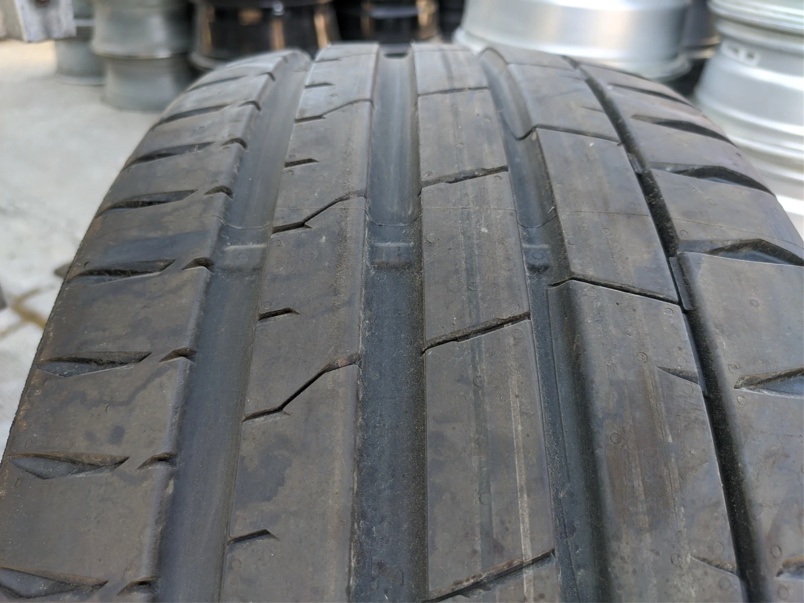 Гуми Летни 245/45R19, снимка 2 - Гуми и джанти - 55482418