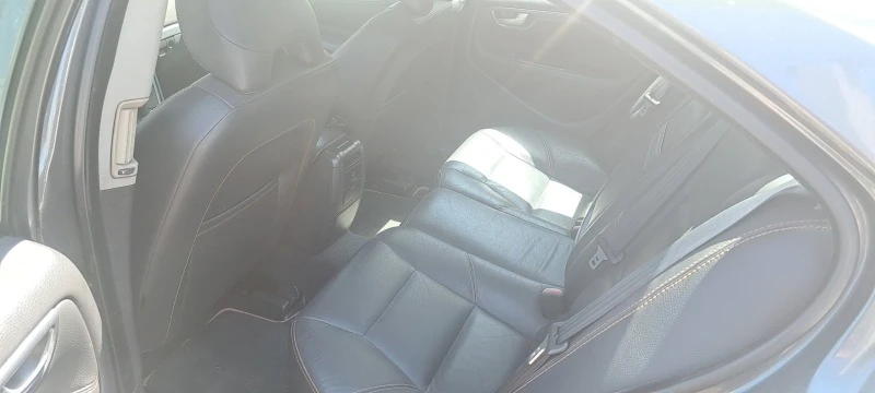 Volvo S60 2.4 , снимка 7 - Автомобили и джипове - 48021455