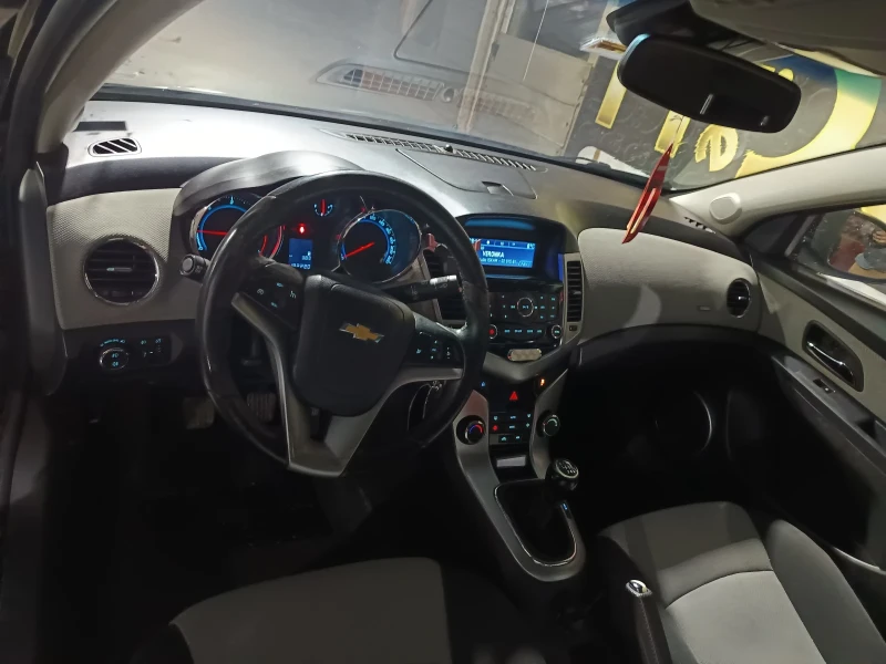 Chevrolet Cruze 2.0D, снимка 8 - Автомобили и джипове - 48643260