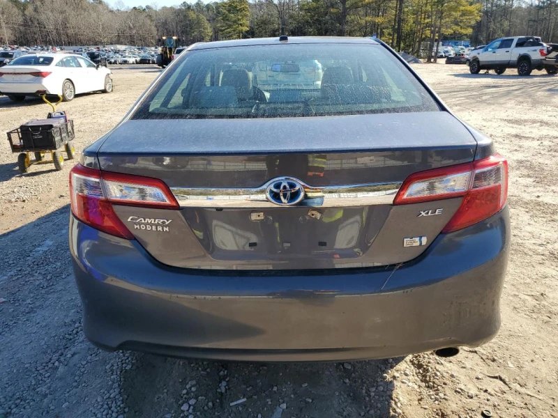 Toyota Camry HYBRID, снимка 5 - Автомобили и джипове - 48721380