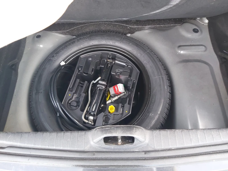 Peugeot 208 1.6 , снимка 9 - Автомобили и джипове - 52490442
