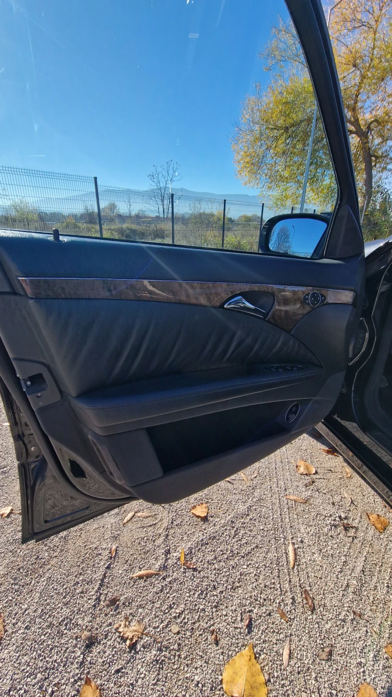 Mercedes-Benz E 320 CDI 4Matic Avantgarde, снимка 10 - Автомобили и джипове - 52542950